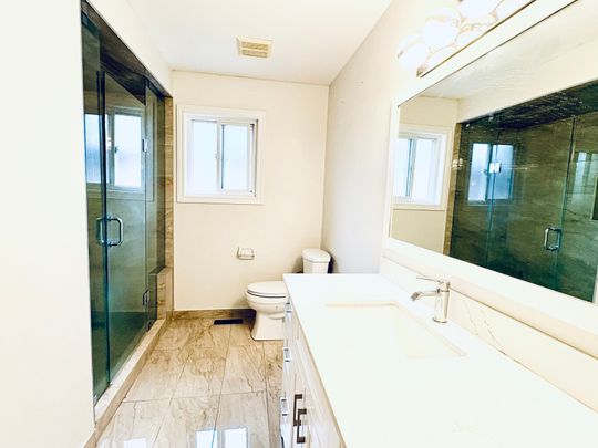 For Lease - 851 Clemens Crescent, Mississauga, Ontario - Photo 1