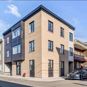 🏡 Superbe 4½ sur 2 étages avec terrasse et stationnement – Saint-Sauveur – Libre 1er juillet - Photo 2