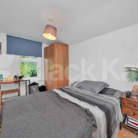 Spacious 6-Bedroom House – Perfect for Students & Professional Sharers - Photo 1