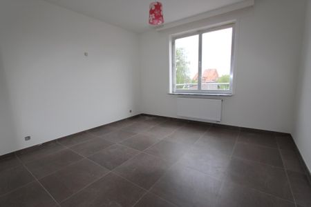 Appartement op eerste verdieping met 2 slaapkamers en terras te Koekelare - Photo 2