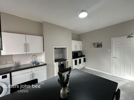 1 bedroom in a house share to rent - Photo 5