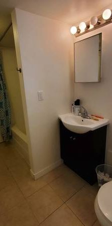 Dec 15 or Jan 1 Commercial Drive 1 Bedroom Suite by Skytrain/Downtown - Photo 1