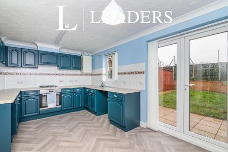 3 bedroom semi-detached house to rent - Photo 2