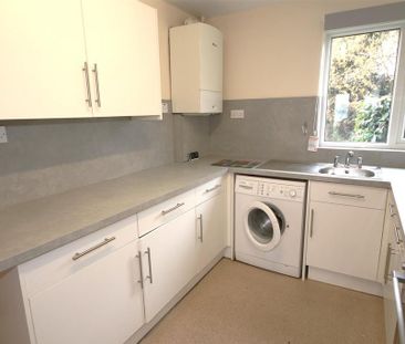 3 bedroom end of terrace house to rent - Photo 2