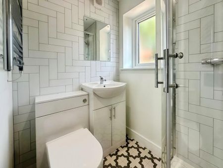 1 bedroom in a house share to rent - Photo 3