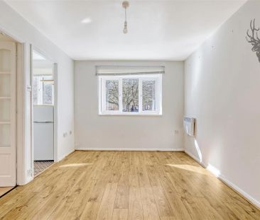 1 Bedroom Flat - Purpose Built - Photo 6