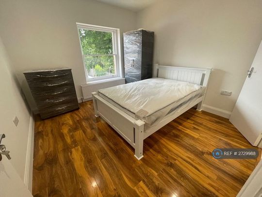 1 bedroom in a flat share to rent - Photo 1