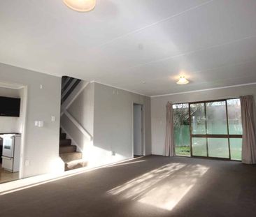 FIVE BEDROOMS - WEST END - Photo 3