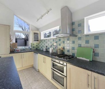 4 bedroom end of terrace house to rent - Photo 5