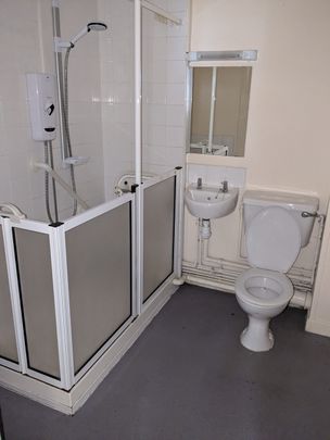 **Apply Online – 2 bed ground floor flat with walk in shower, Ty Brunel, Briton Ferry, Neath - Photo 1