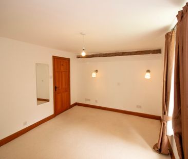 Three Bedroom CHARMING & RENOVATED cottage. NEW kitchen with integr... - Photo 6