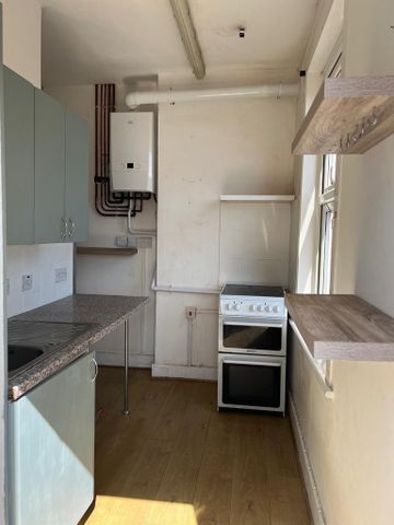 3 bedroom flat to rent - Photo 4