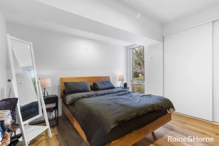 “Inner City Living At It's Best!” - Photo 2