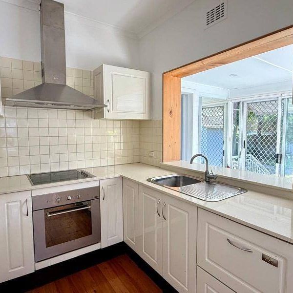 Sunny Quiet Renovated 3-bedroom Home in a Prime Location! - Photo 1