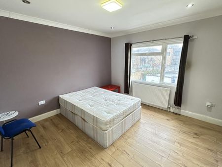 1 bedroom in a house share to rent - Photo 4