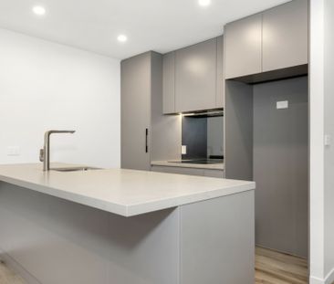 Charming One Bedroom Apartment In The Heart Of Woden - Photo 4