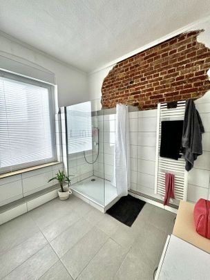 Zentrale 2-Raum-Altbauwohnung mit Einbauküche & Loggia - Photo 1