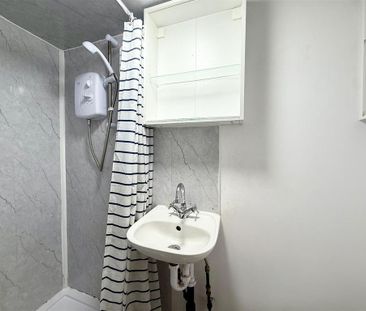 1 bedroom in a house share to rent - Photo 6