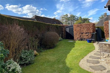 4 bedroom semi-detached house to rent - Photo 4