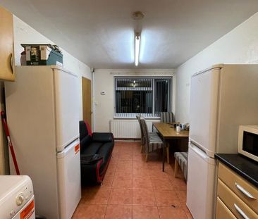 1 bedroom in a house share to rent - Photo 3
