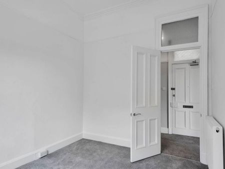 4 bedroom flat to rent - Photo 3