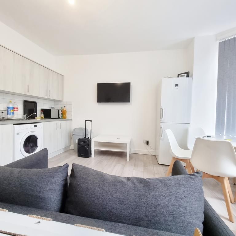 1 bedroom in a house share to rent - Photo 1