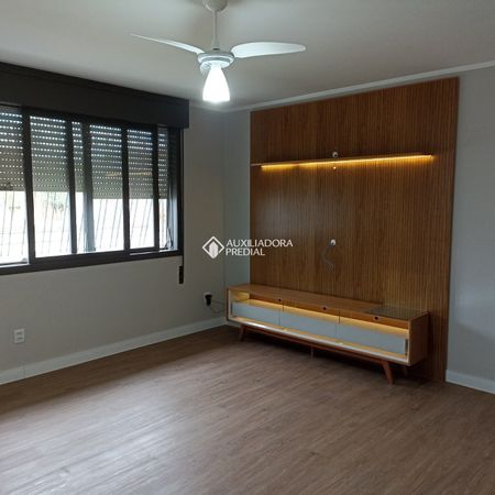 Casa com 3 quartos e 202m² para alugar em Sarandi, Porto Alegre. - Foto 2