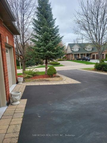 Detached Home For Lease | W9254096 - Photo 2
