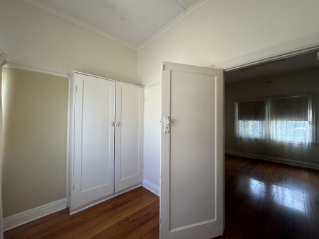 ONE BEDROOM COTTAGE ! - Photo 4