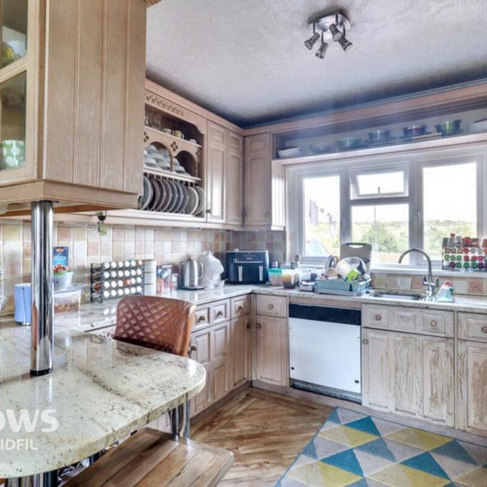 3 bedroom semi-detached house to rent - Photo 1
