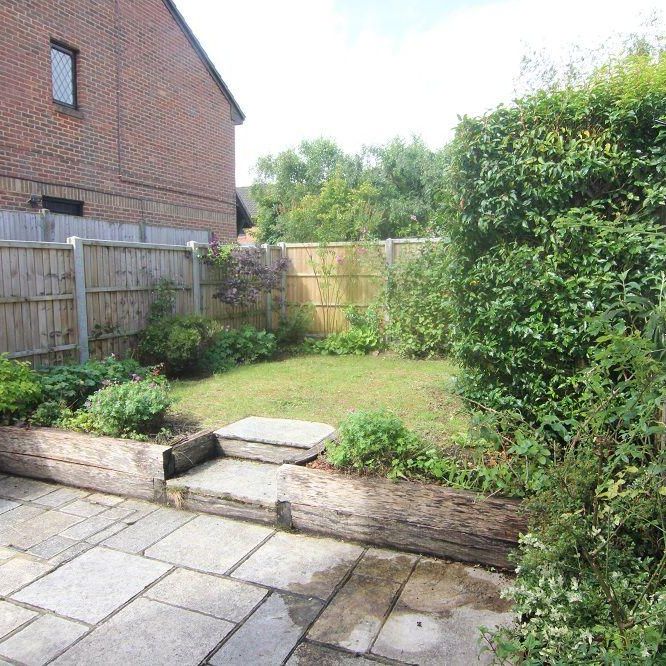 2 bedroom end of terrace house to rent - Photo 1