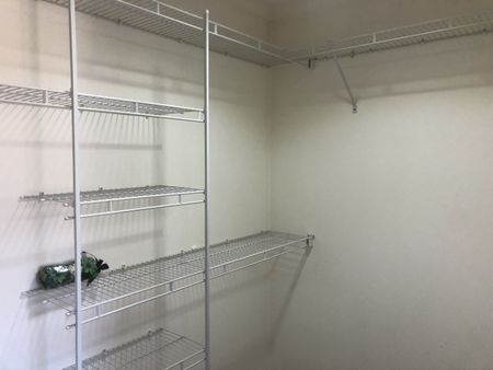 Check out this great three bedroom townhouse! - Photo 4