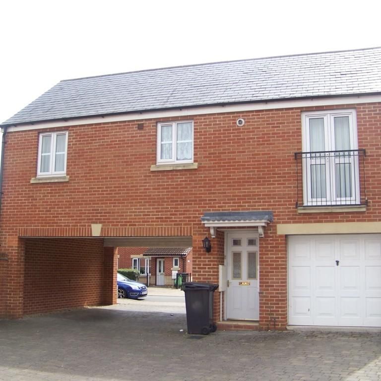 2 bedroom coach house to rent - Photo 1