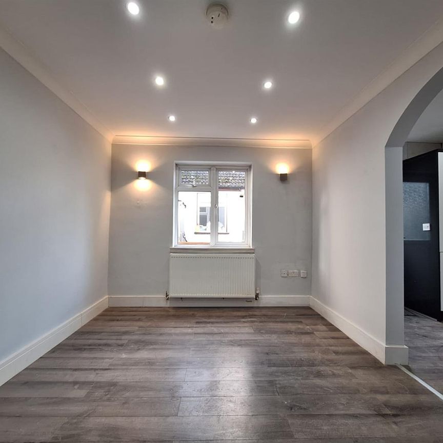 St. Andrews Road, Carshalton SM5, London - Photo 1