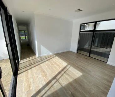 “Almost new- 3 Bedroom house in a Premier Location- Beaulah Park” - Photo 2