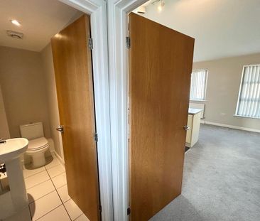 2 bedroom end of terrace house to rent - Photo 1