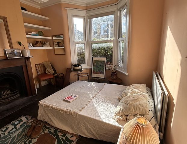Room in a Shared House, The Crescent, E17 - Photo 1