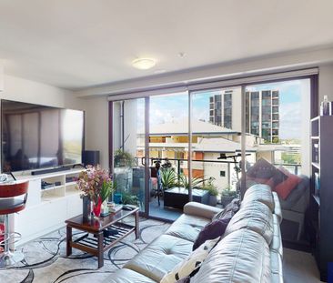 FOR LEASE: FULLY FURNISHED MODERN APARTMENT WITH STUNNING RIVER AND... - Photo 2