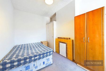 4 bedroom House To Let - Photo 3