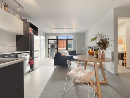 2 Bedroom Apartment - Newtown - Photo 3