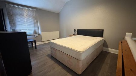 4 bedroom terraced house to rent - Photo 2