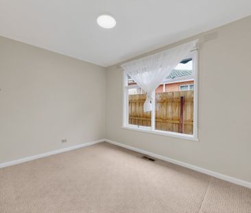 Two Living Areas, Brand New Kitchen, Prime Location - Photo 5