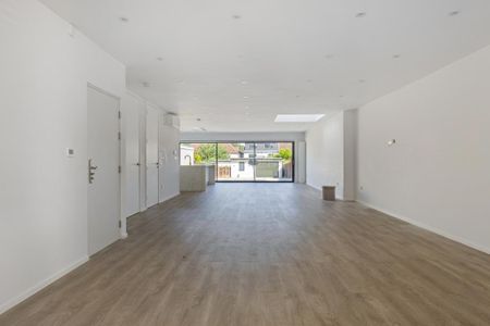 4 bedroom semi-detached house to rent - Photo 3