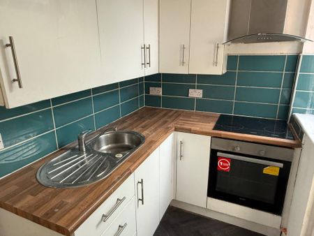 2 bedroom semi-detached house to rent - Photo 5