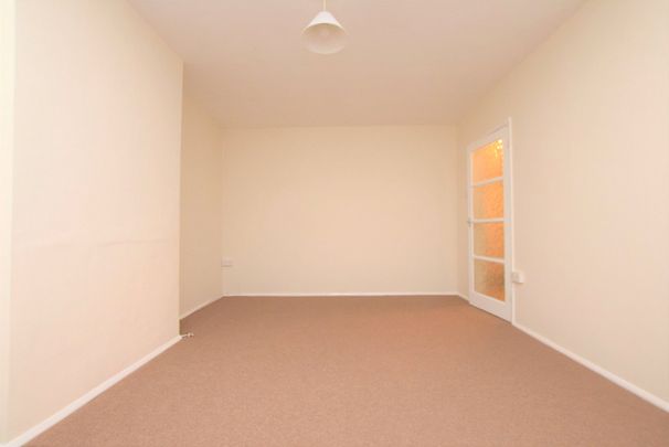 Chelmsford Avenue, Romford, RM5 - Photo 1