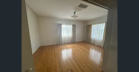 4-Bedroom Family Home in South Tamworth – Modern Living with Plenty of Space - Photo 3