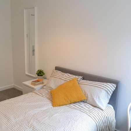 2 Bedroom Apartment - Photo 3