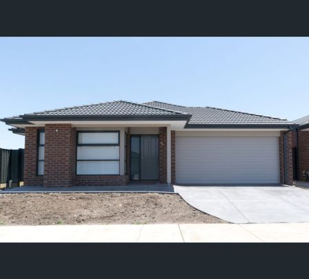 35 Xenon Road, Kalkallo, Vic 3064 - Photo 1