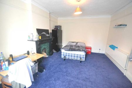 5 bedroom detached house to rent - Photo 2