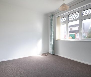 3 bedroom detached bungalow to rent - Photo 3